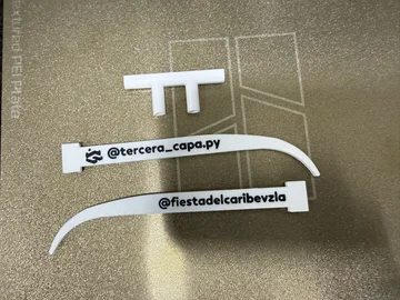 Lentes neón 3D personalizados para eventos corporativos