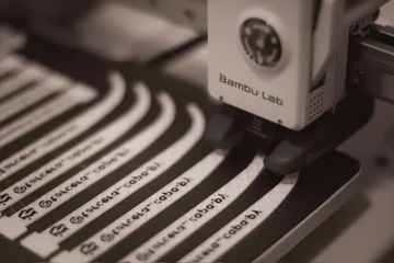 Lentes neón impresos en 3D listos para activaciones