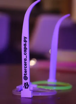 Lentes neón personalizados listos para eventos